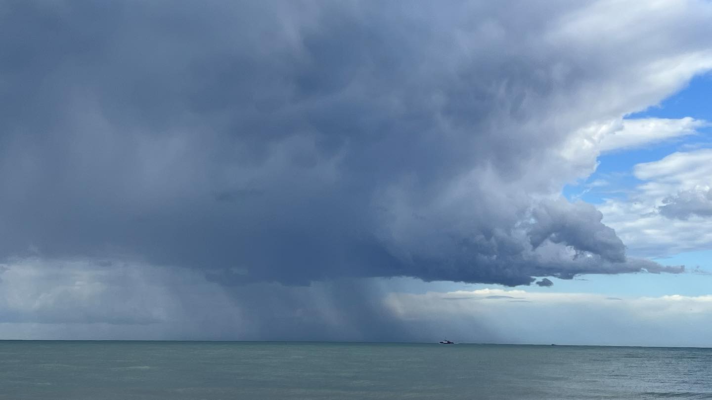 Le nuvole su Ostia: quando il cielo racconta il tempo